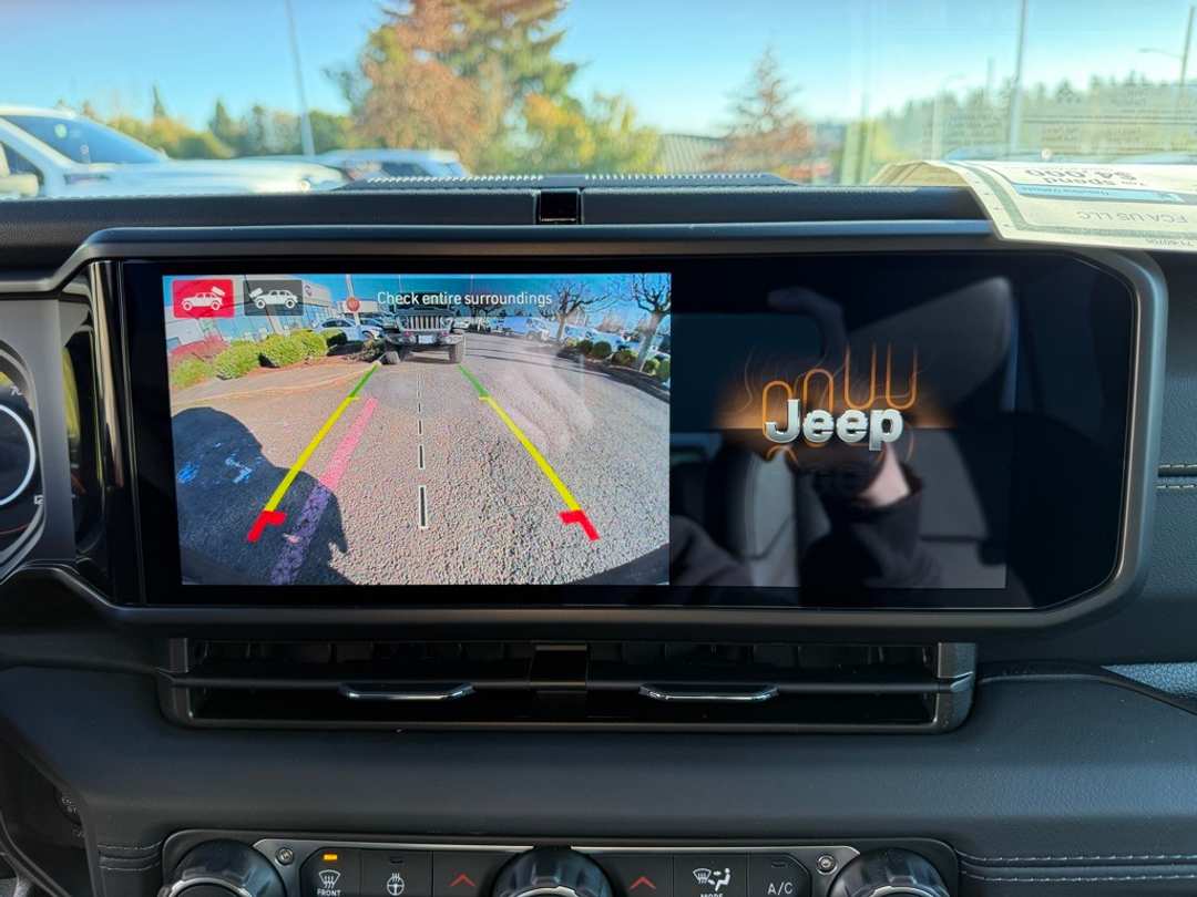 2026 Jeep Wrangler Sahara - Image 21