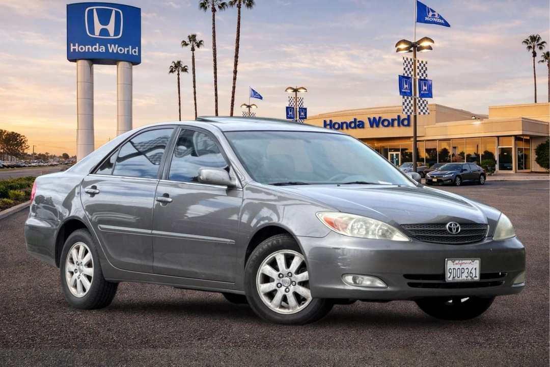 2004 Toyota Camry LE - Image 2