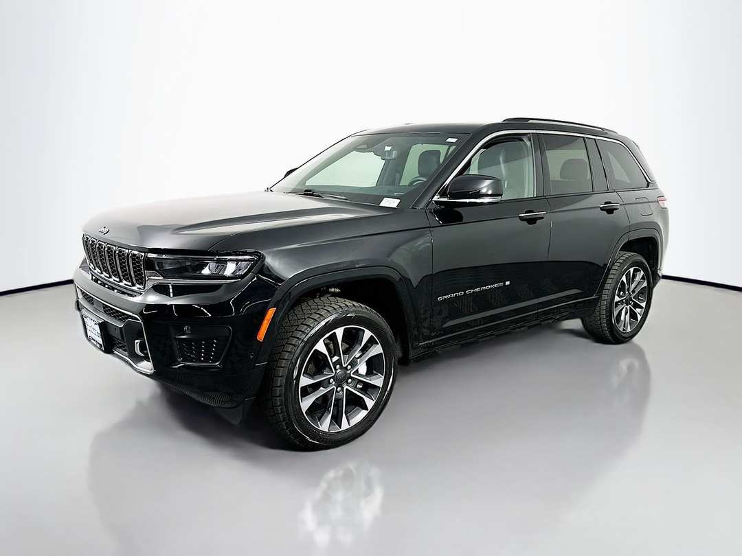 2022 Jeep Grand Cherokee Overland - Image 3