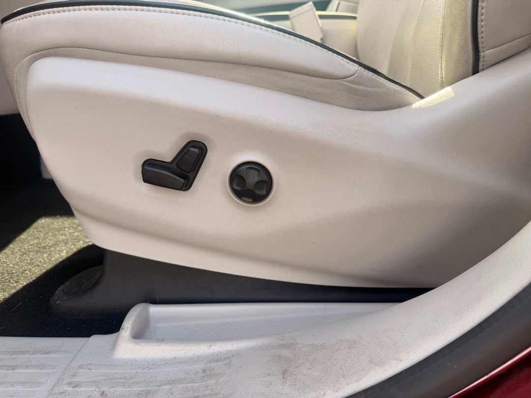 2018 Chrysler Pacifica Limited - Image 16