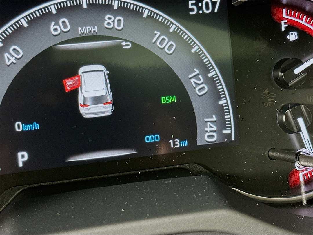 2025 Toyota Rav4 XLE Premium - Image 12