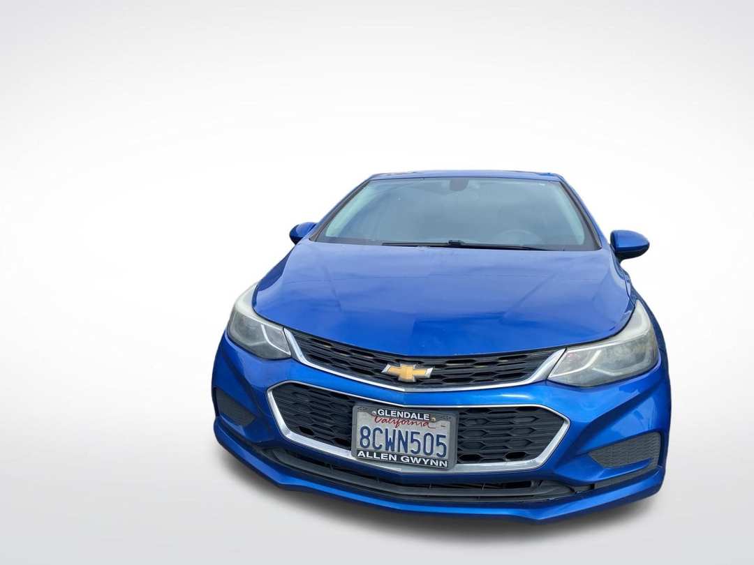 2017 Chevrolet Cruze LT - Image 2