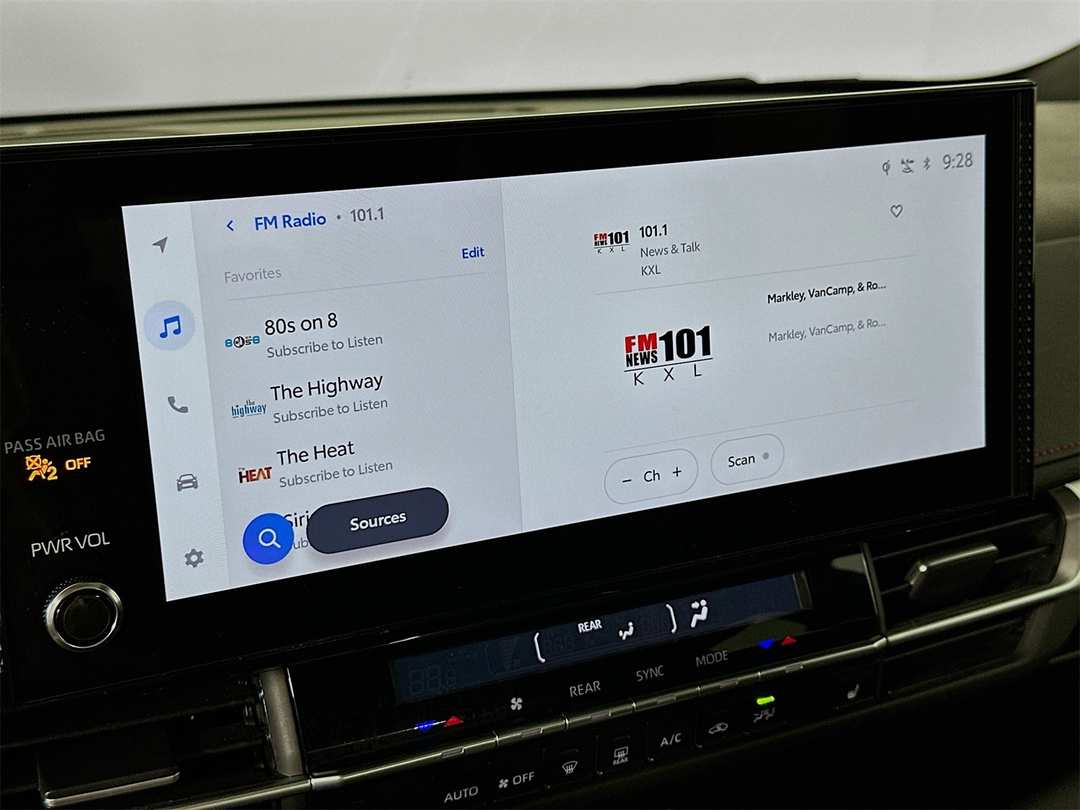 2025 Toyota Sienna XSE - Image 15