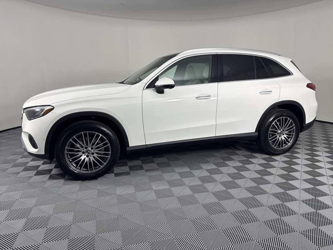 2026 Mercedes-Benz GLC GLC 300 - Image 10