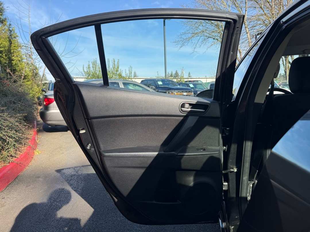 2012 MAZDA Mazda3 i Touring - Image 17