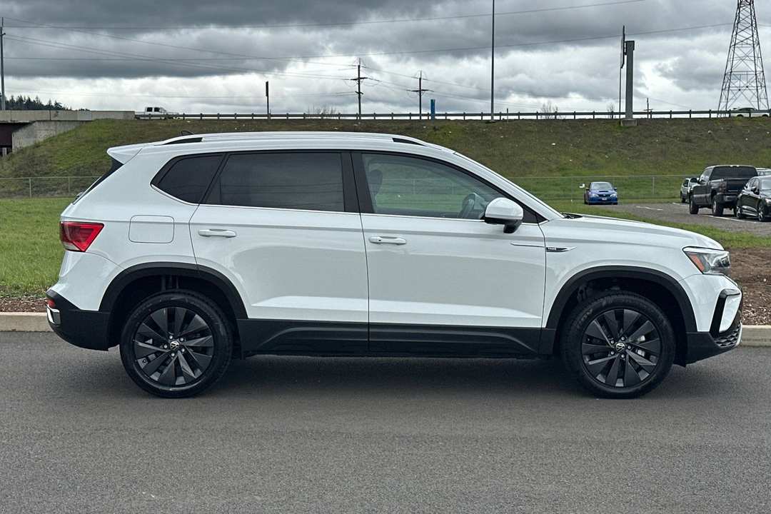 2022 Volkswagen Taos 1.5T SE - Image 2