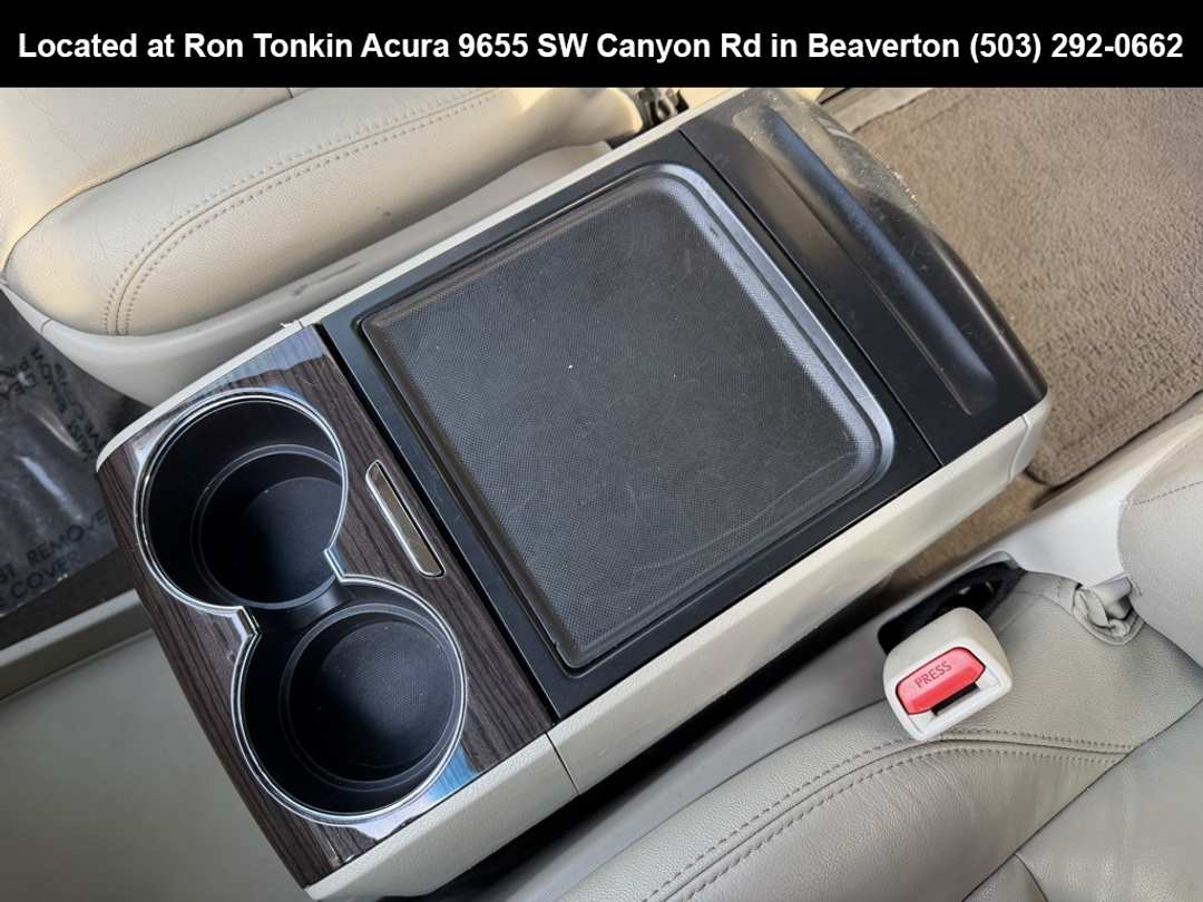 2017 Toyota Sienna XLE - Image 24