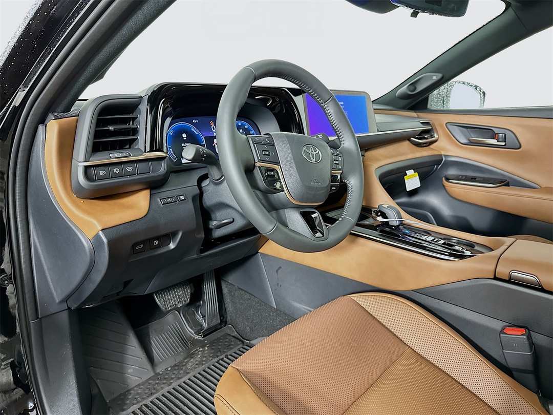 2025 Toyota Crown Signia Limited - Image 9