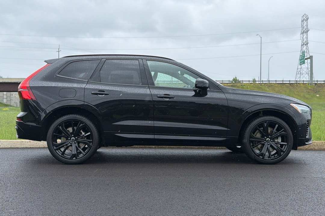 2026 Volvo Xc60 T8 Ultra Black Edition - Image 2