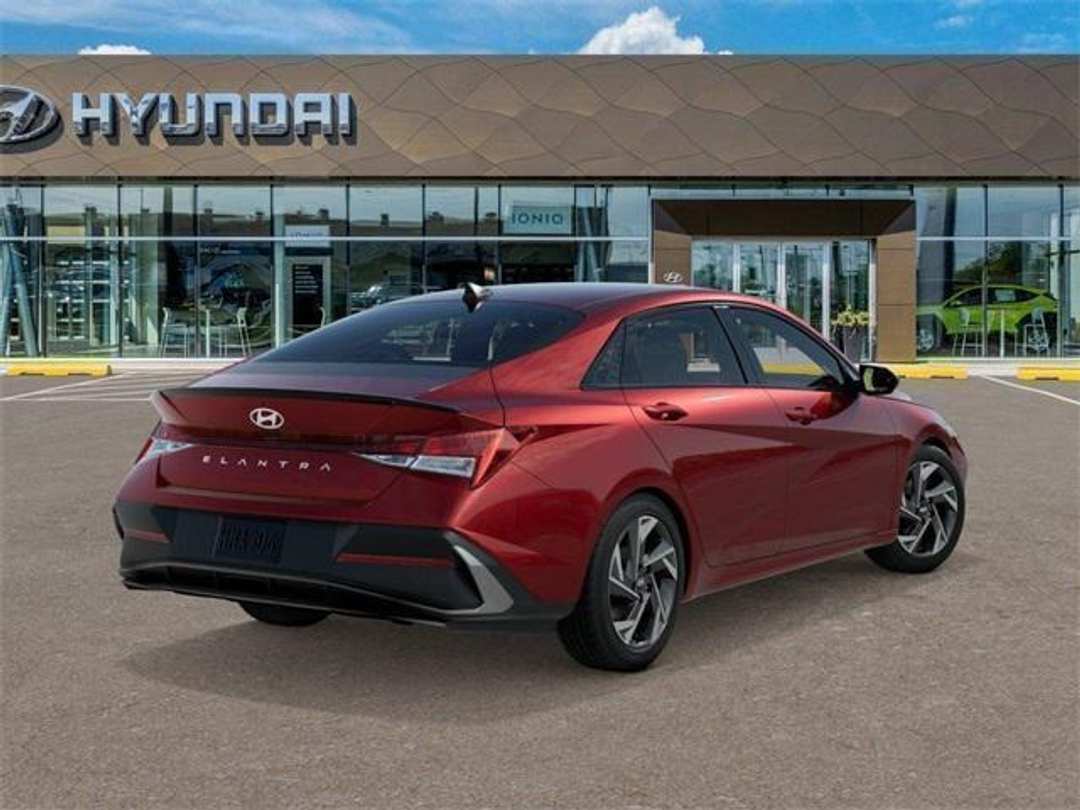 2026 Hyundai Elantra SEL Sport - Image 4