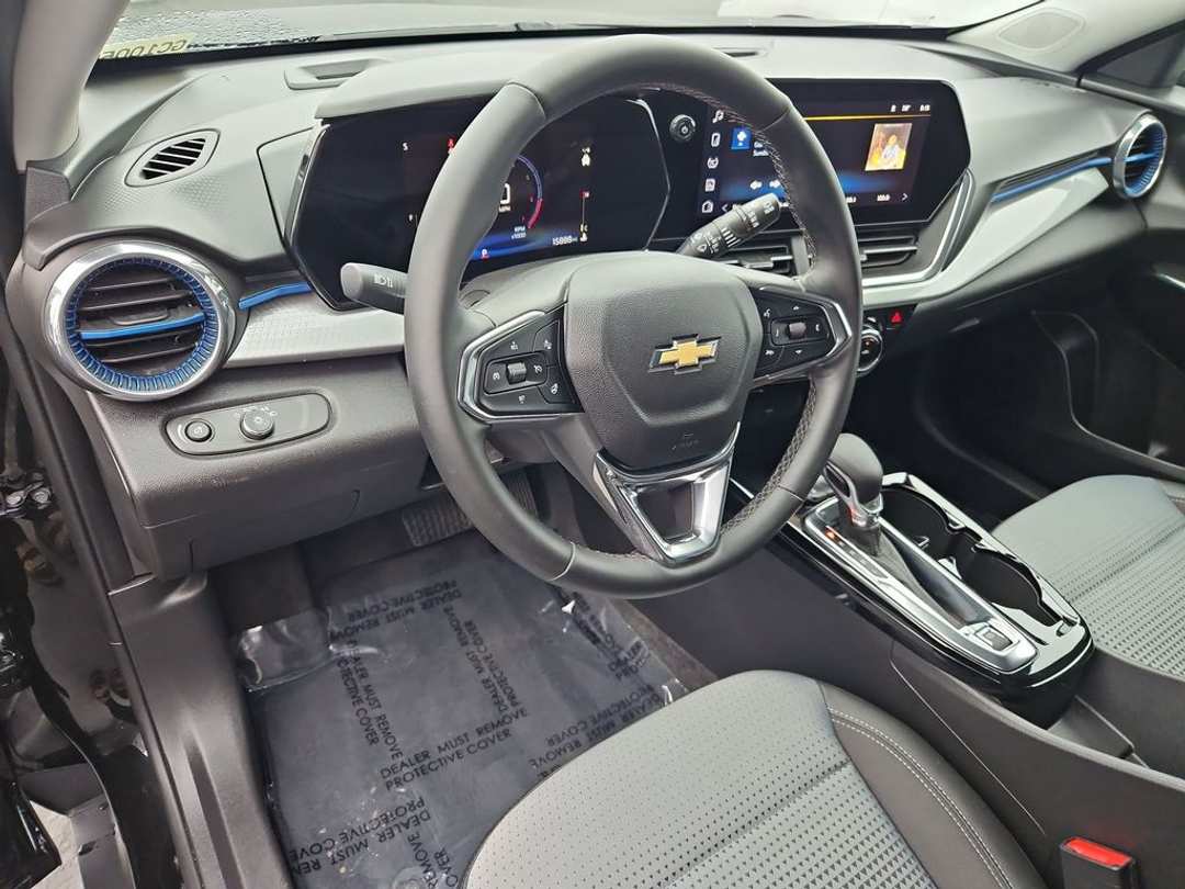 2025 Chevrolet Trax LT - Image 13