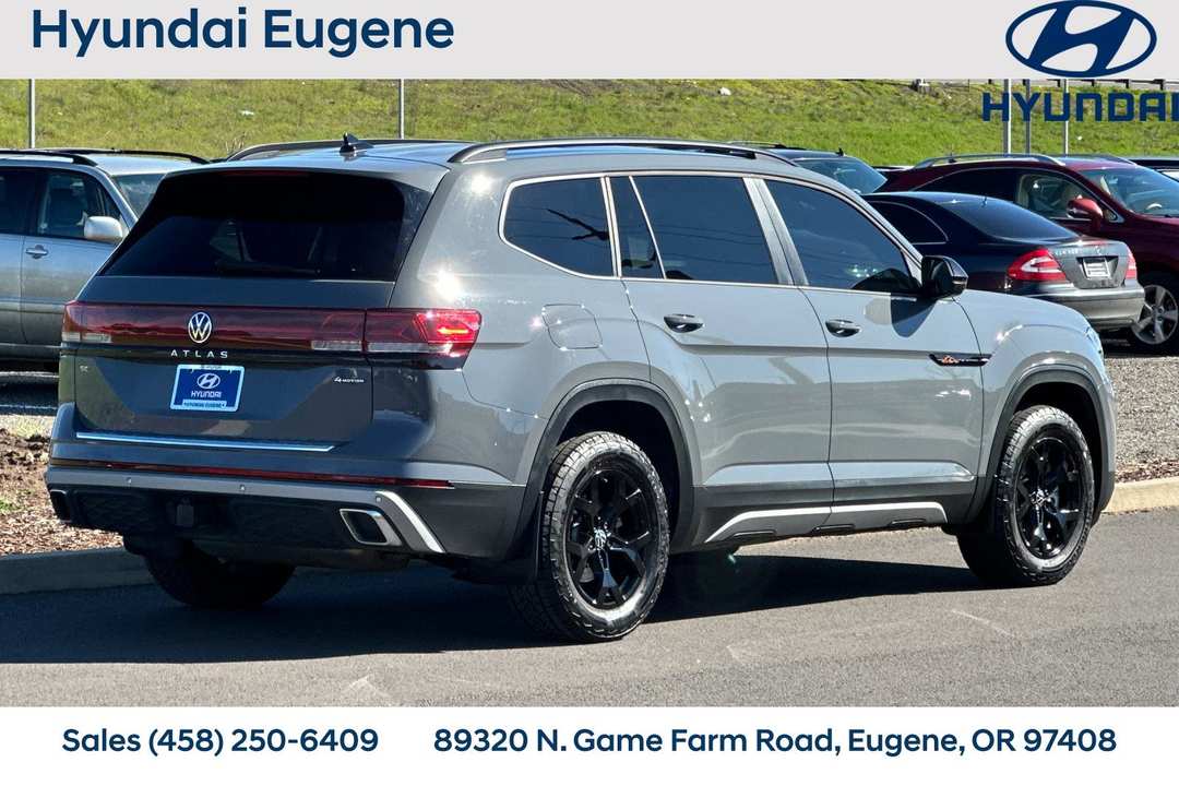 2025 Volkswagen Atlas 2.0T Peak Edition - Image 3