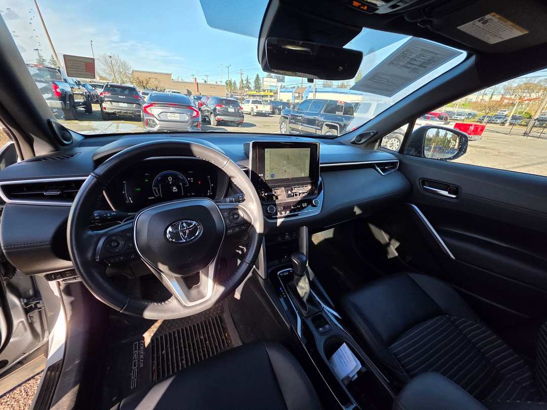 2024 Toyota Corolla Cross - Image 12