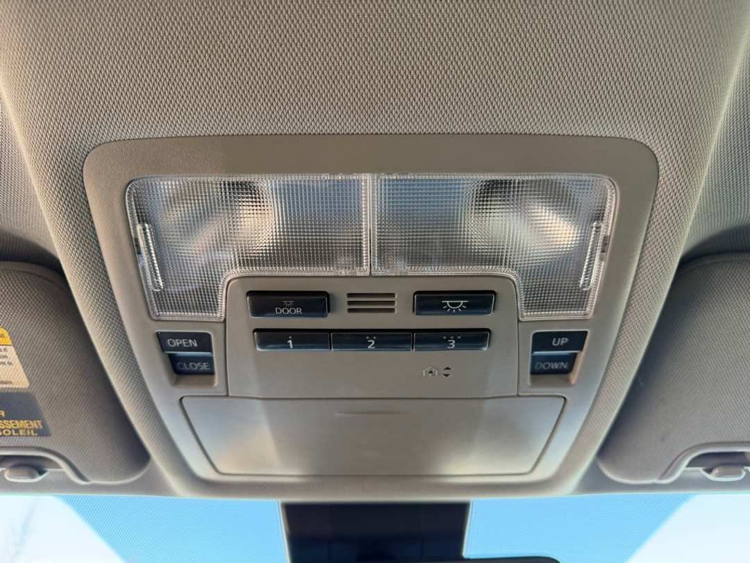 2018 Toyota Highlander SE - Image 28