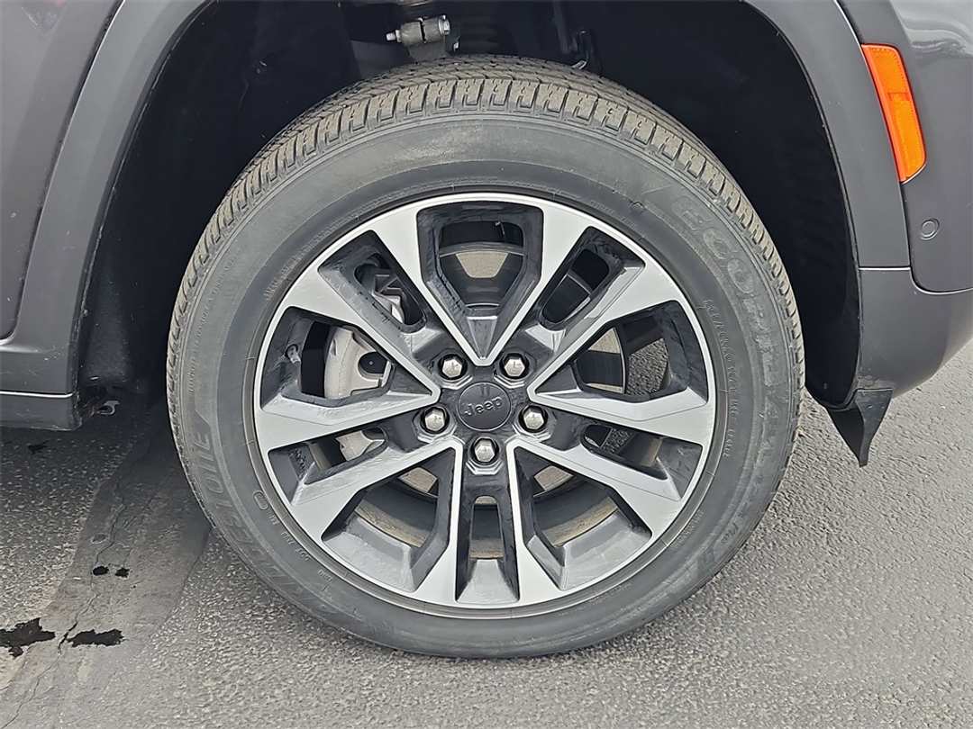 2023 Jeep Grand Cherokee Overland 4xe - Image 30