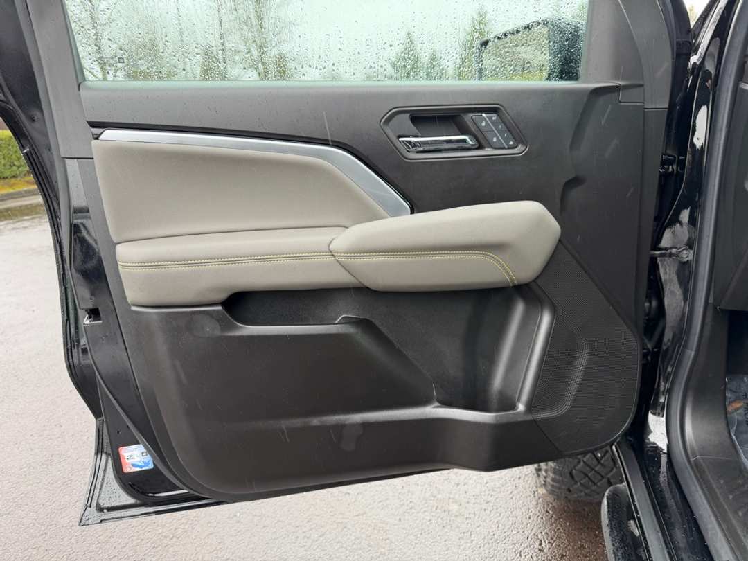 2024 Chevrolet Colorado ZR2 - Image 12