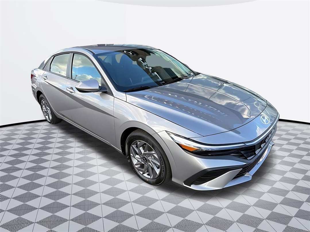 2026 Hyundai Elantra Blue - Image 4