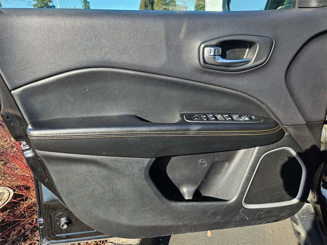 2018 Jeep Compass Limited - Image 10