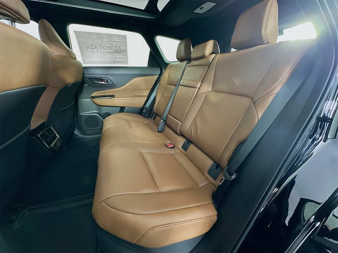 2025 Toyota Crown Signia Limited - Image 26