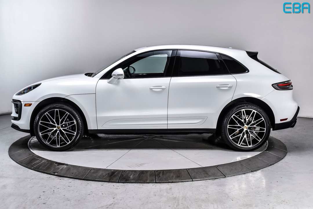 2025 Porsche Macan Base - Image 3