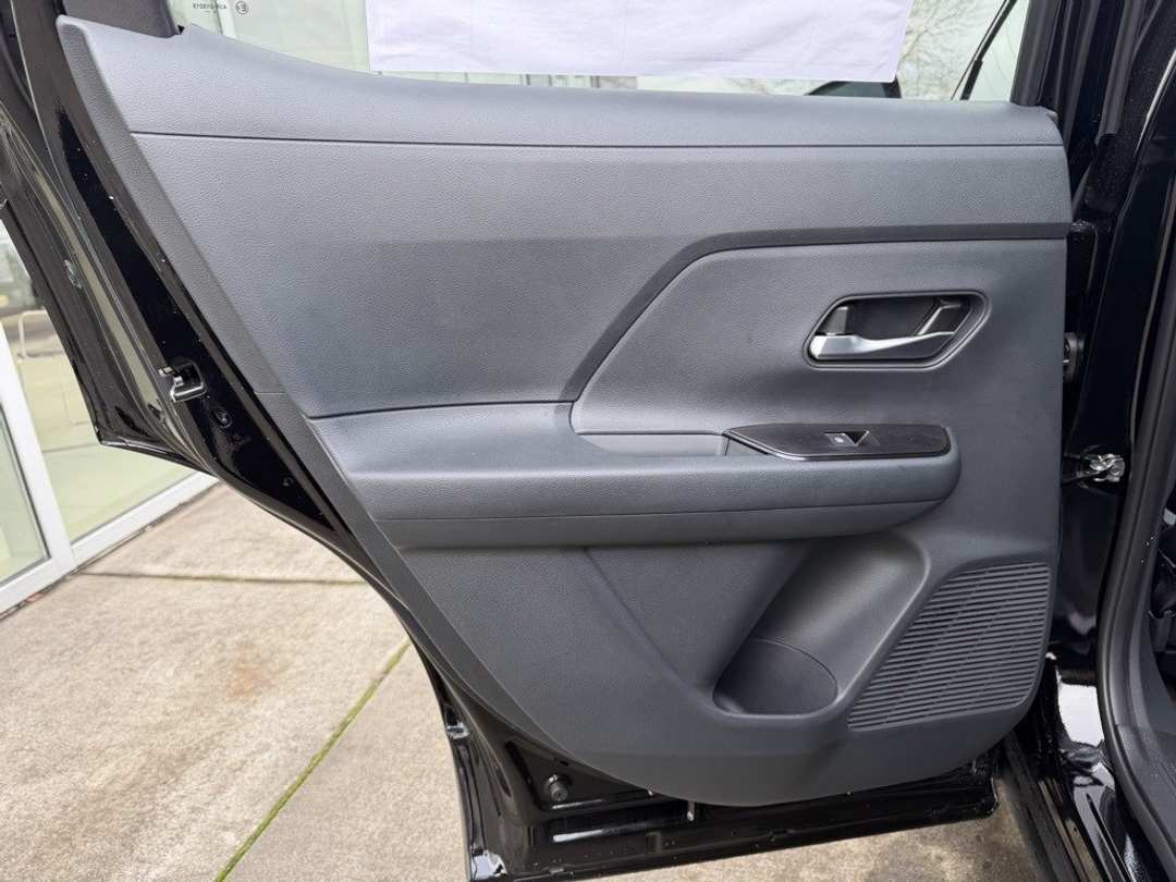 2026 Nissan Kicks SR - Image 31