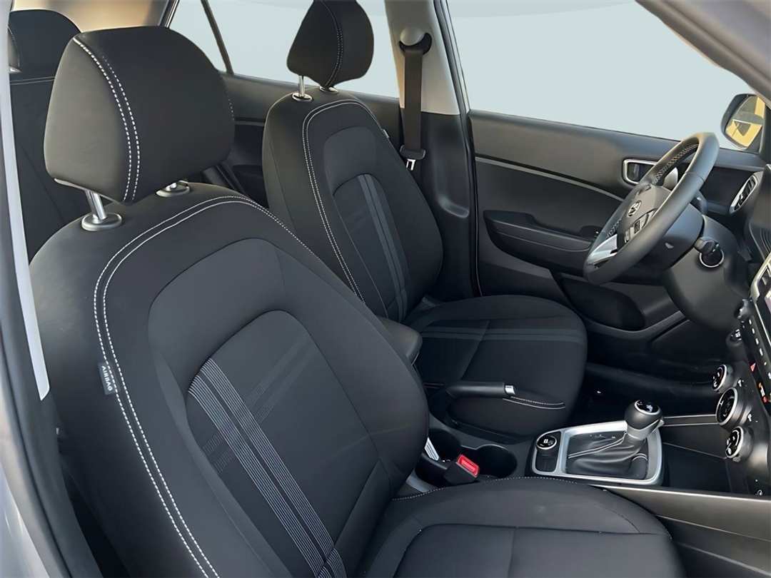 2025 Hyundai Venue SEL - Image 10