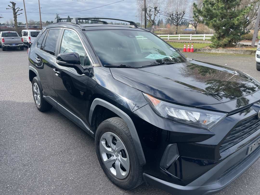 2021 Toyota Rav4 LE - Image 3