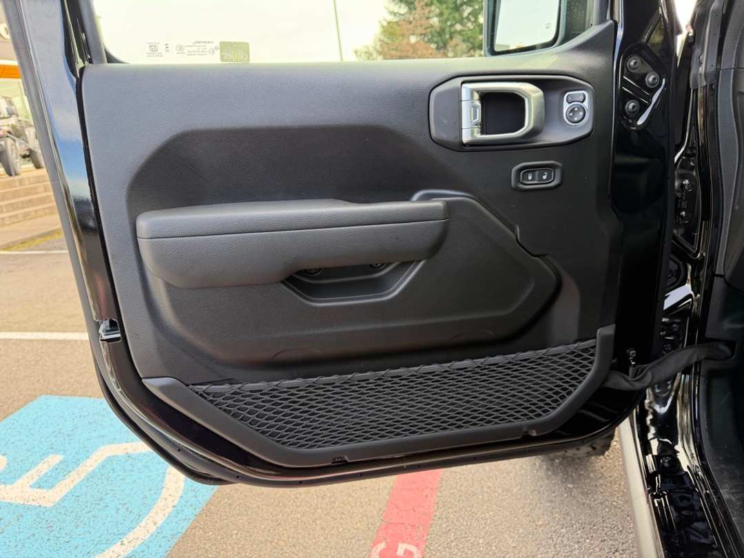 2026 Jeep Wrangler Rubicon - Image 12