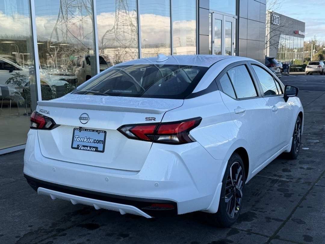 2025 Nissan Versa 1.6 SR - Image 7