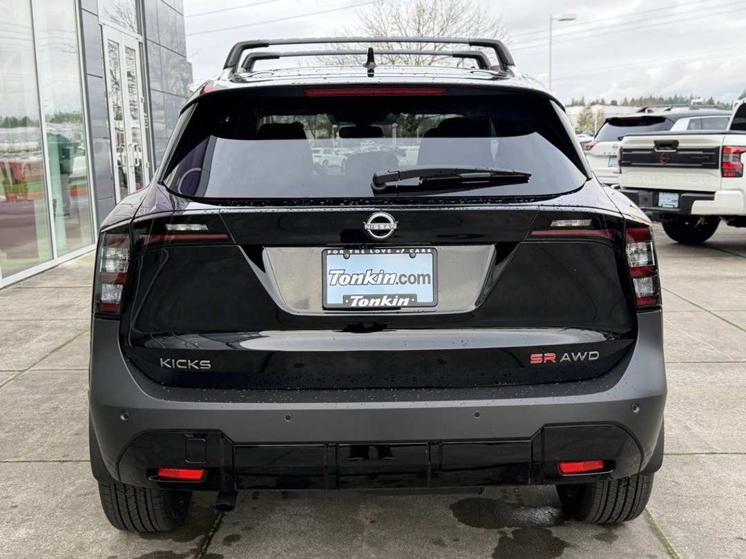 2026 Nissan Kicks SR - Image 10