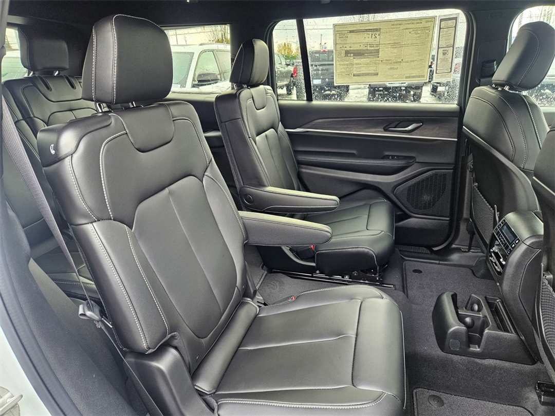 2025 Jeep Grand Cherokee L Limited - Image 36