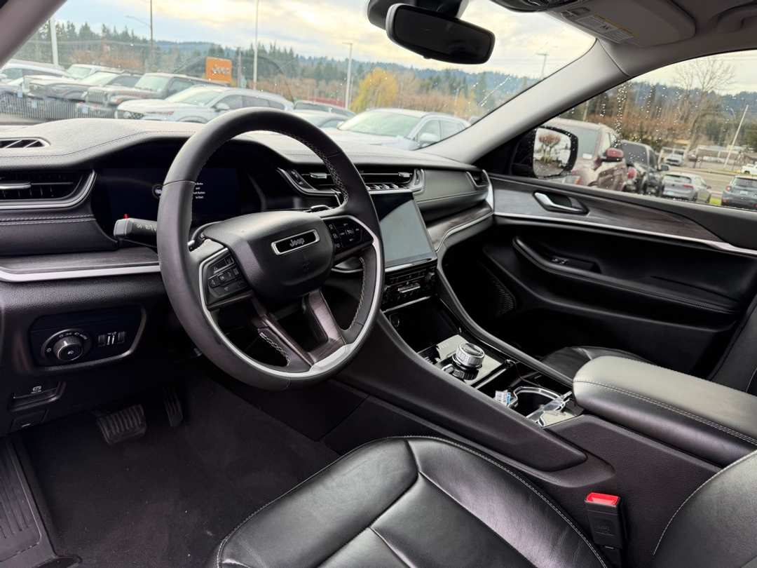 2023 Jeep Grand Cherokee Limited - Image 17