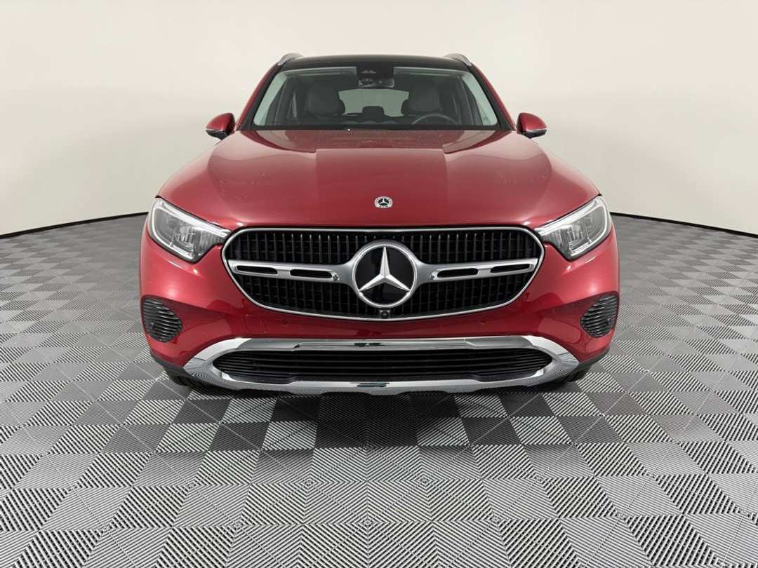2024 Mercedes-Benz GLC 300 - Image 3