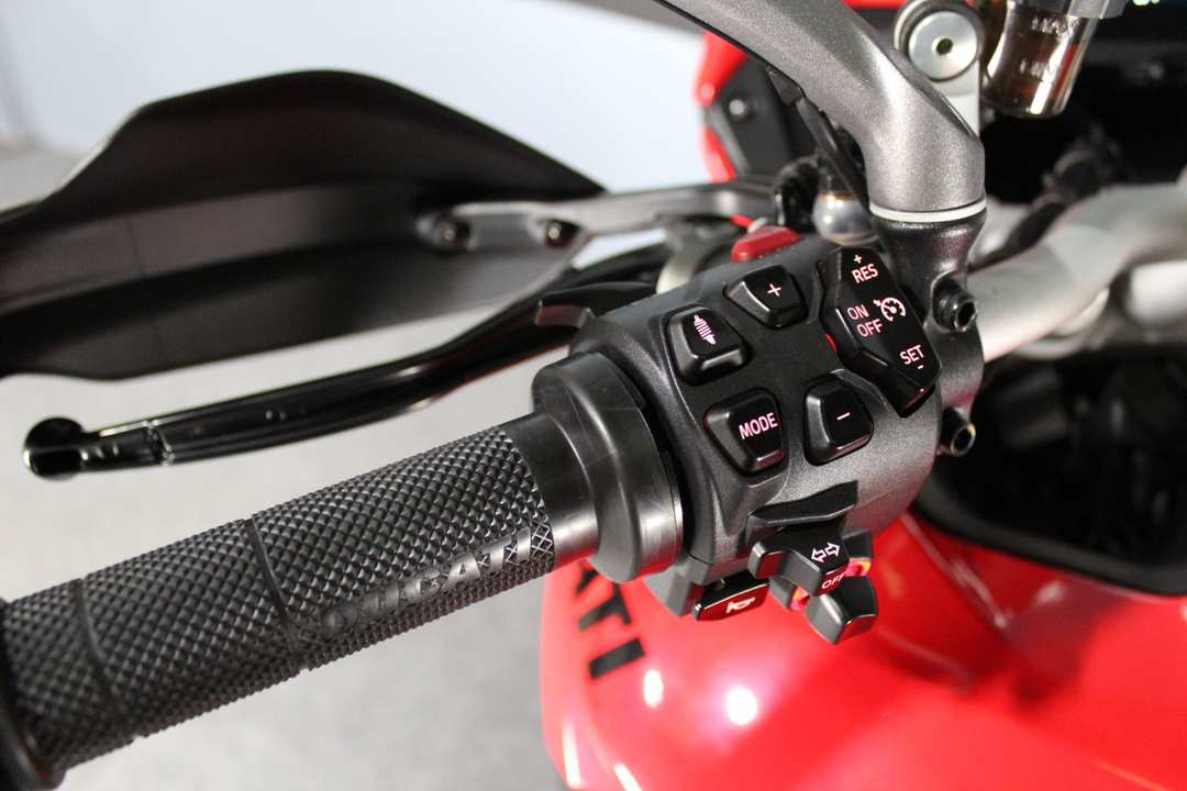 2022 Ducati Multistrada V4 S Travel & Radar - Image 9
