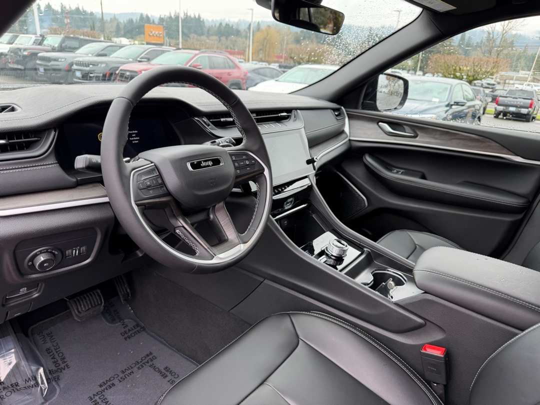 2026 Jeep Grand Cherokee Limited - Image 17