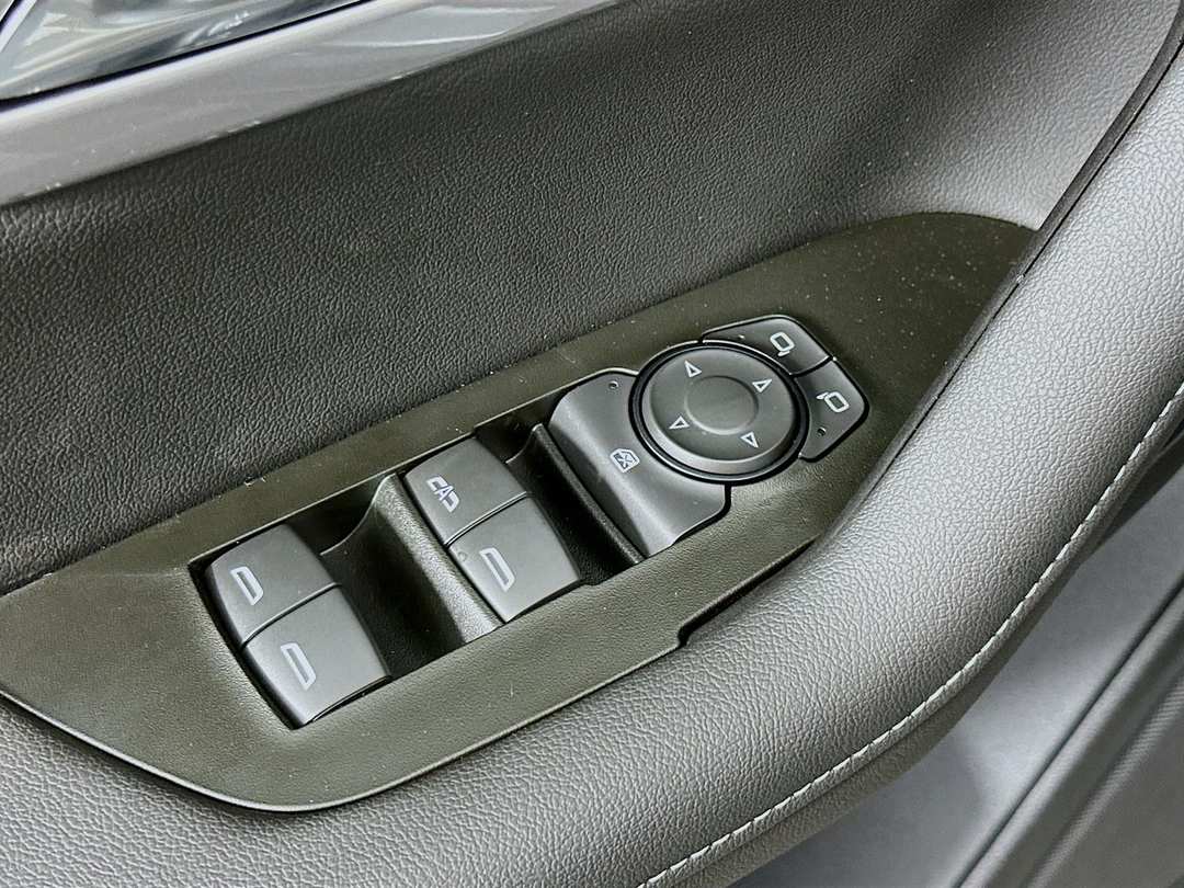 2025 Chevrolet Blazer LT - Image 19