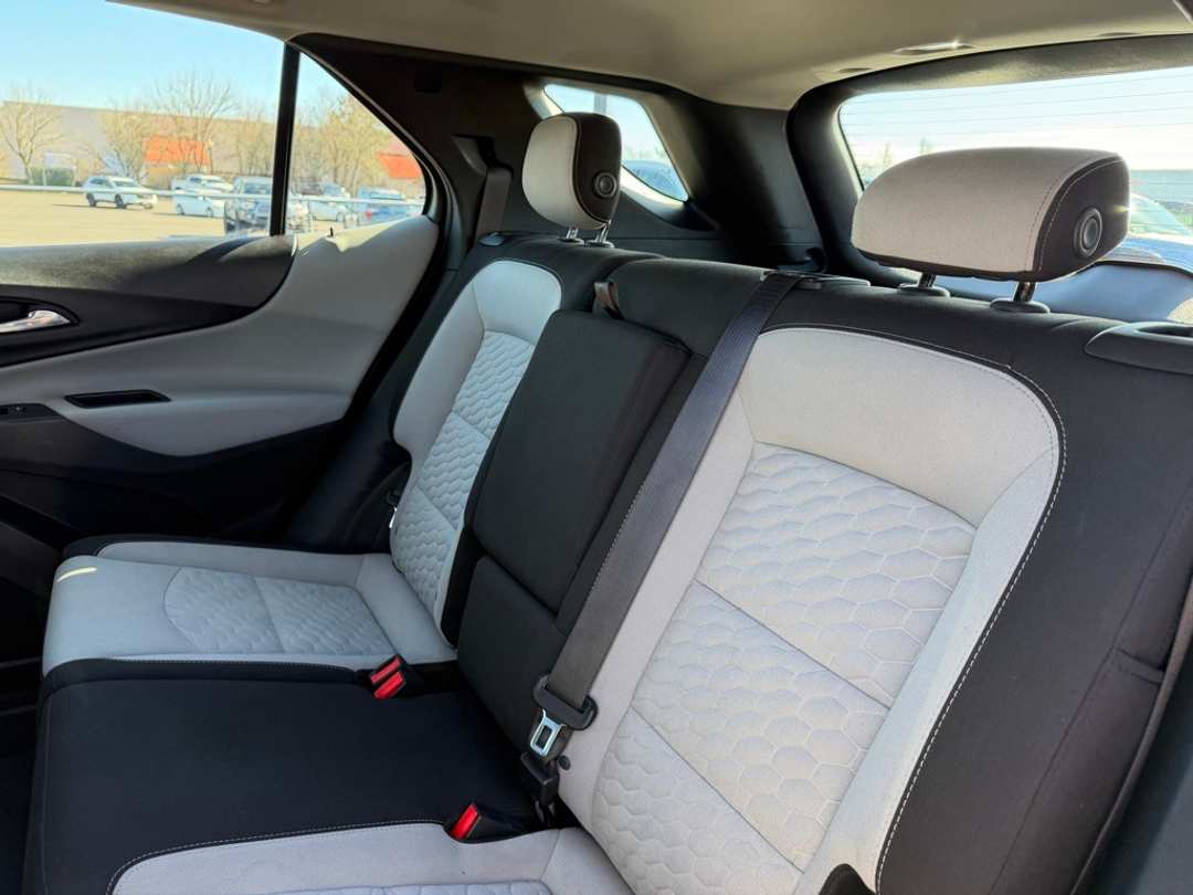 2020 Chevrolet Equinox LS - Image 31