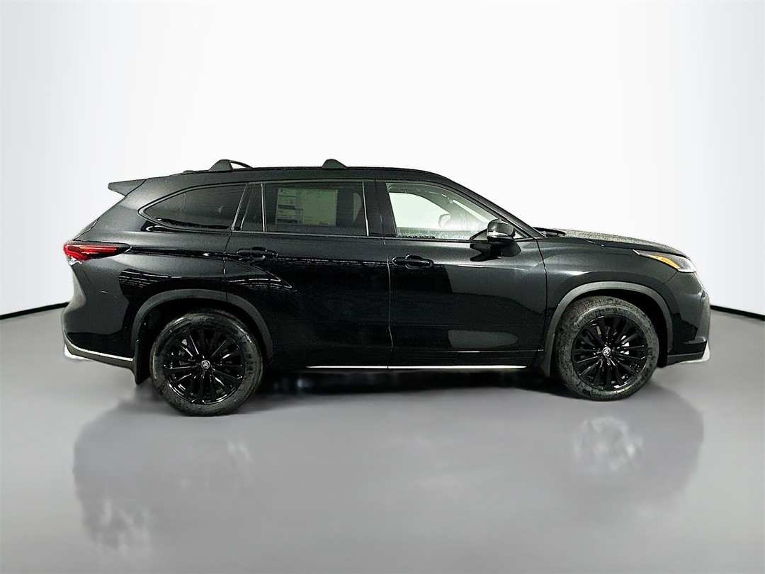 2026 Toyota Highlander XSE - Image 8