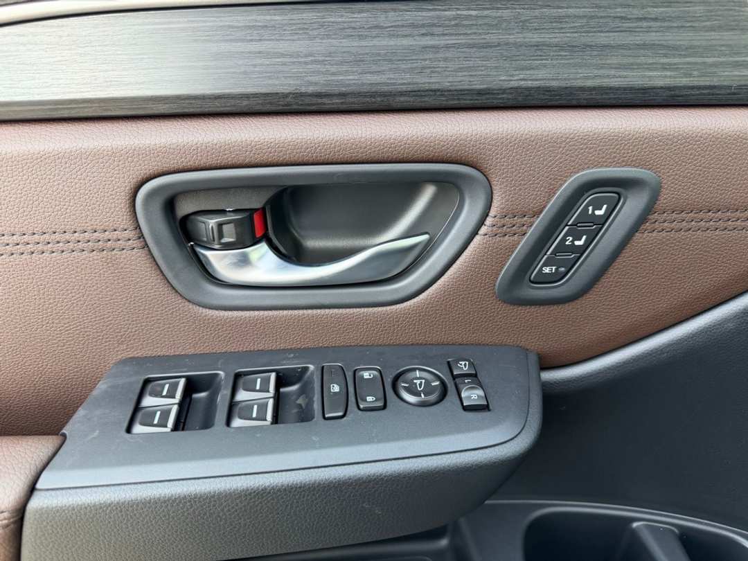 2026 Honda Pilot Touring - Image 13