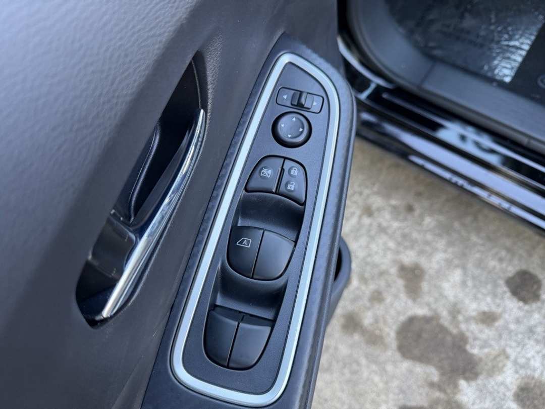 2025 Nissan Versa 1.6 SR - Image 13