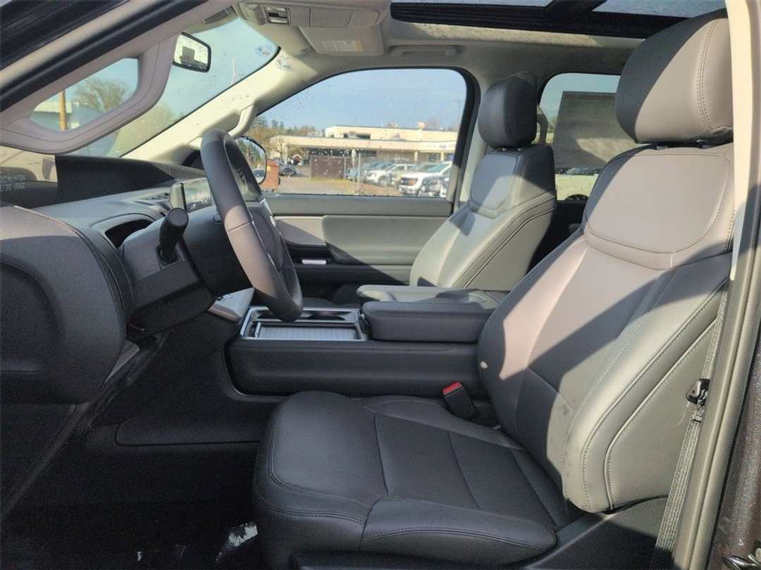 2026 Ford Expedition Max Active - Image 13