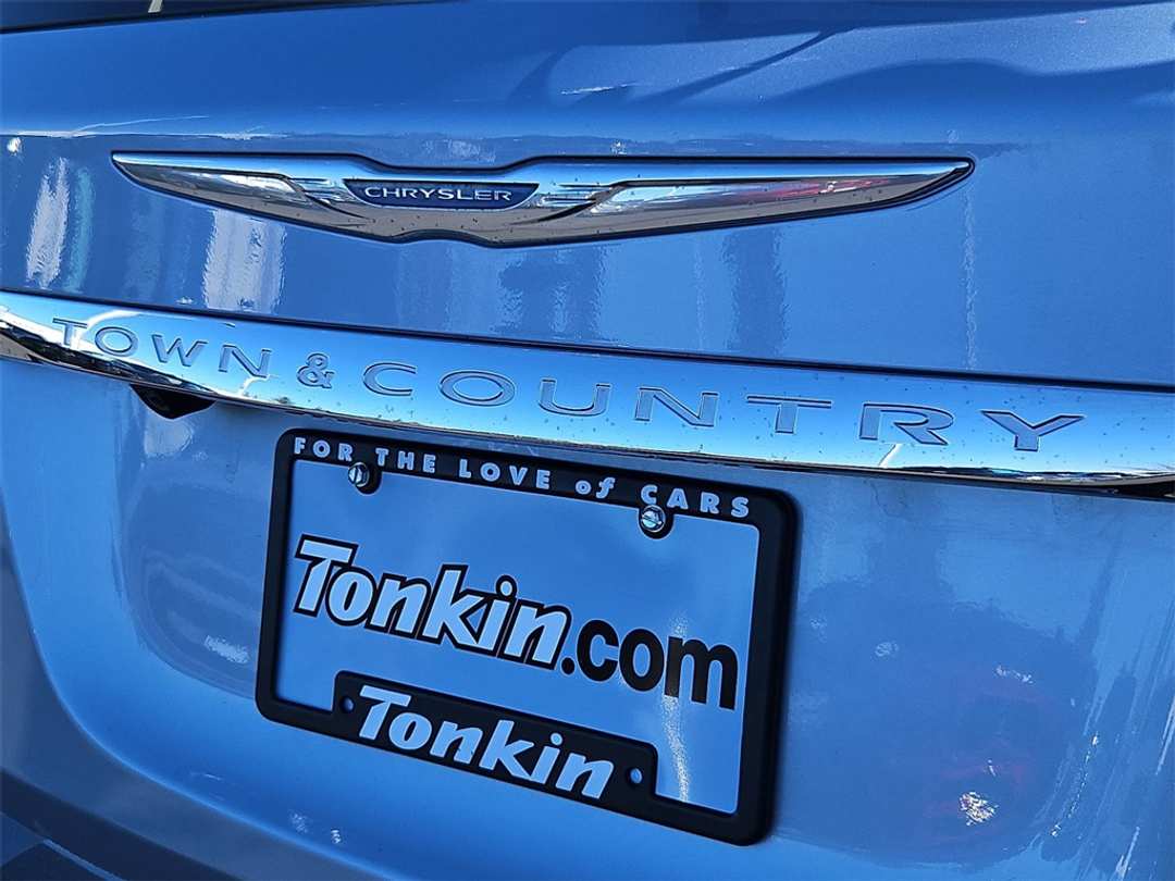 2012 Chrysler Town & Country TouringL - Image 26