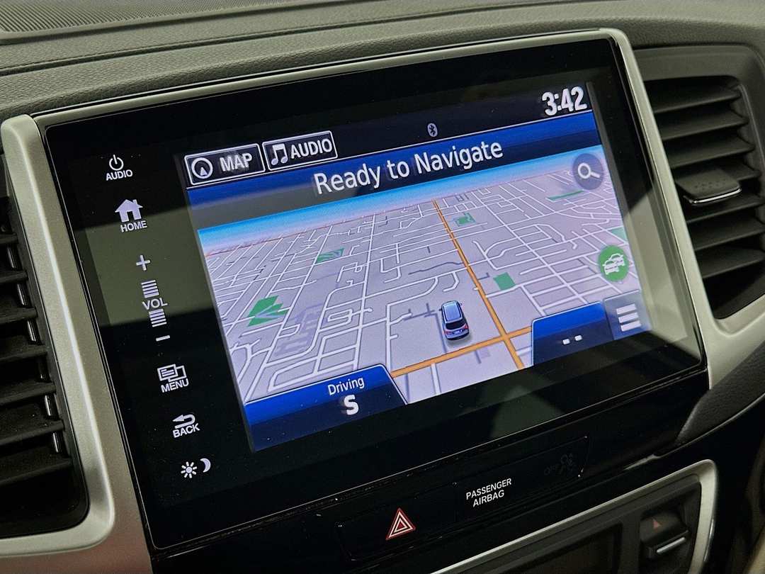 2017 Honda Pilot Touring - Image 14