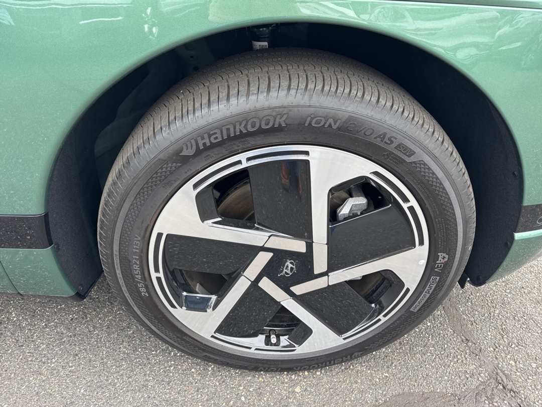 2026 Hyundai Ioniq 9 Performance Calligraphy - Image 9