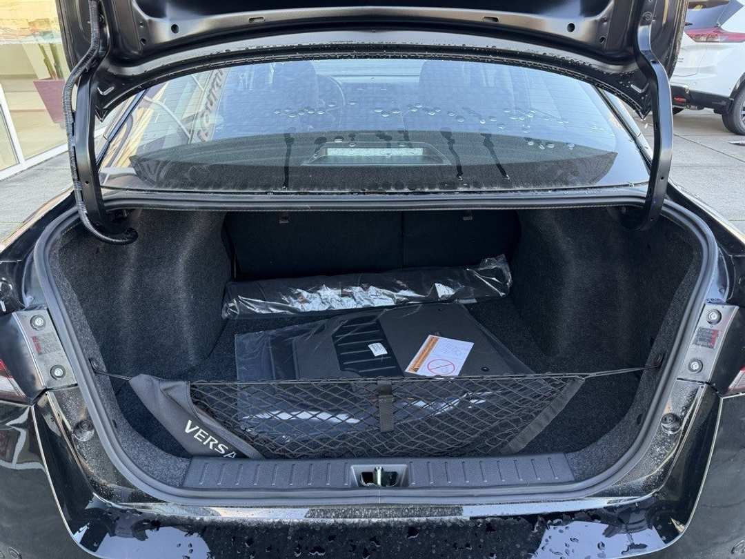 2025 Nissan Versa 1.6 SR - Image 11