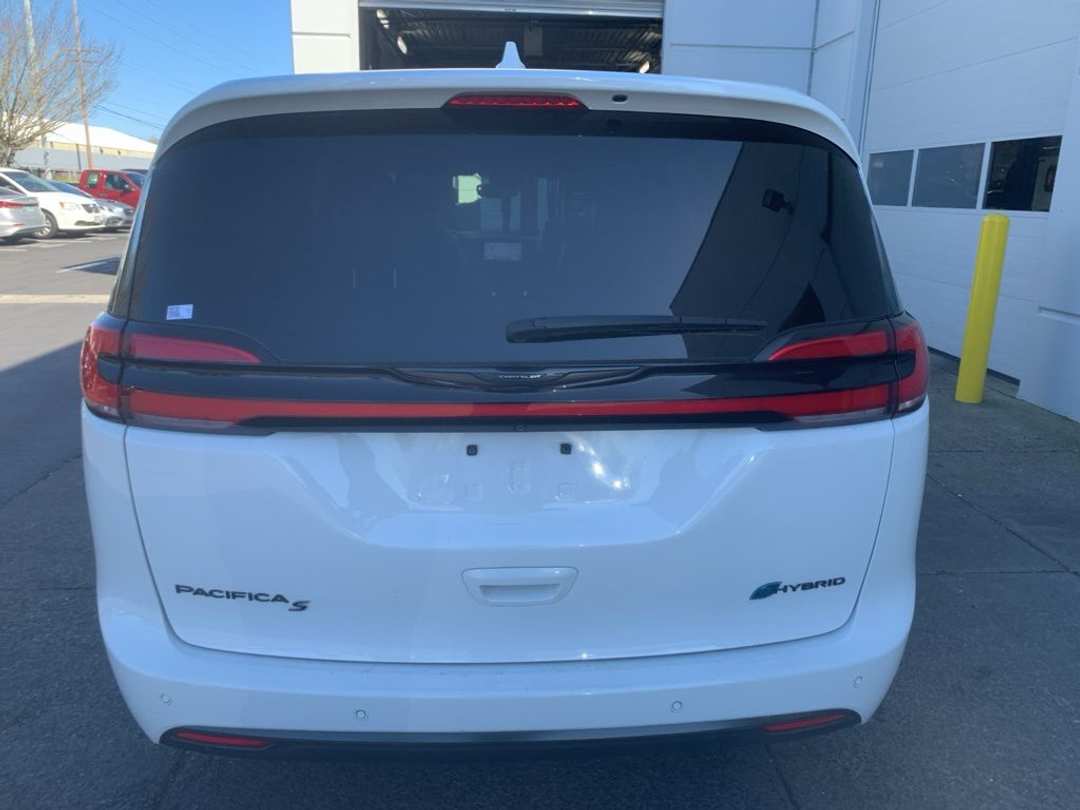 2022 Chrysler Pacifica Limited - Image 3
