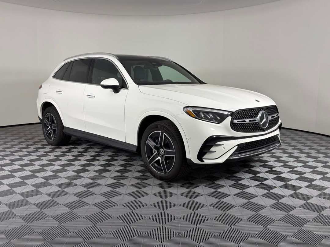 2025 Mercedes-Benz GLC 300 - Image 2