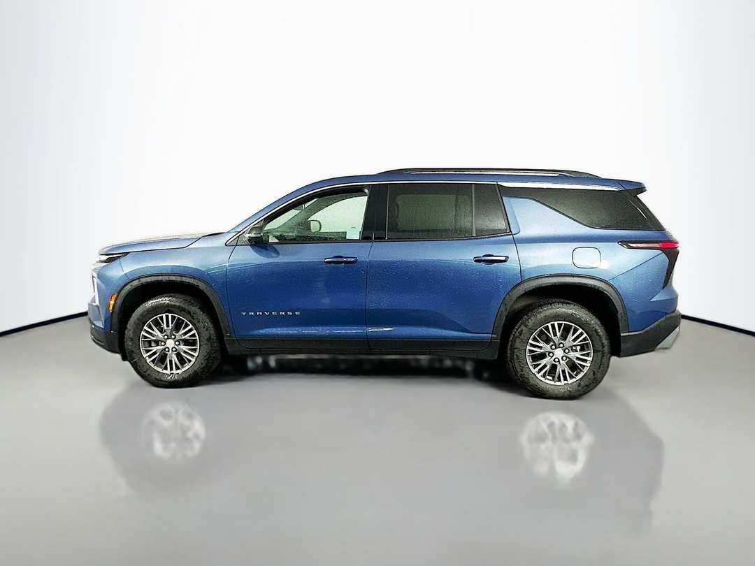 2025 Chevrolet Traverse LT - Image 3