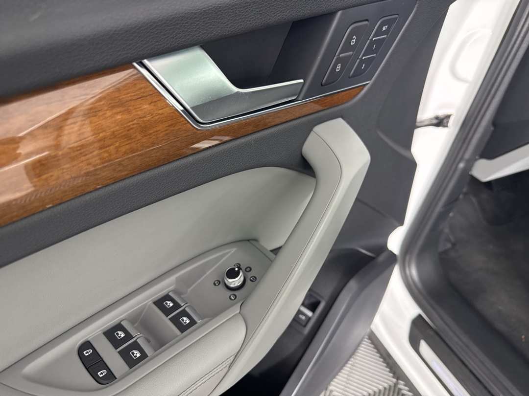 2022 Audi Q5 45 S line Premium - Image 22