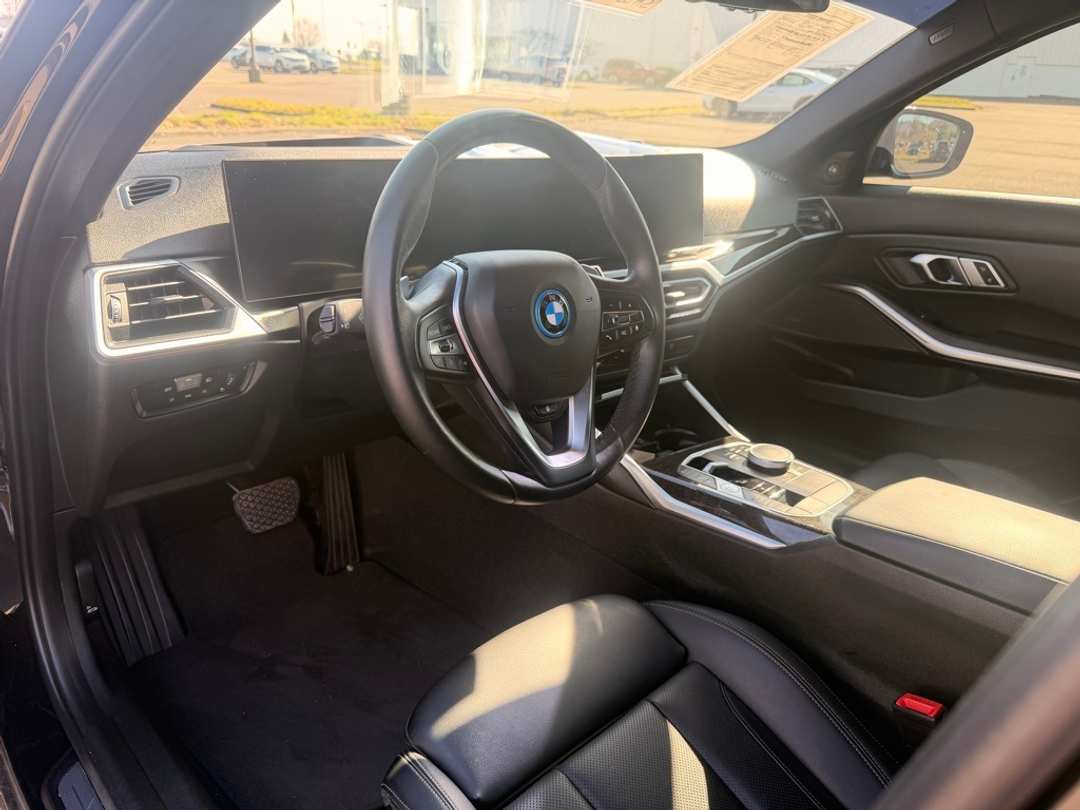 2023 BMW 3 Series 330e xDrive - Image 15